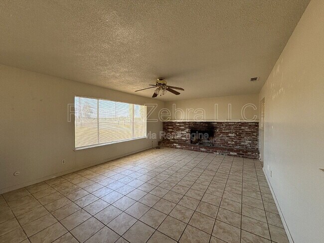 Building Photo - 2400 Gurr Rd