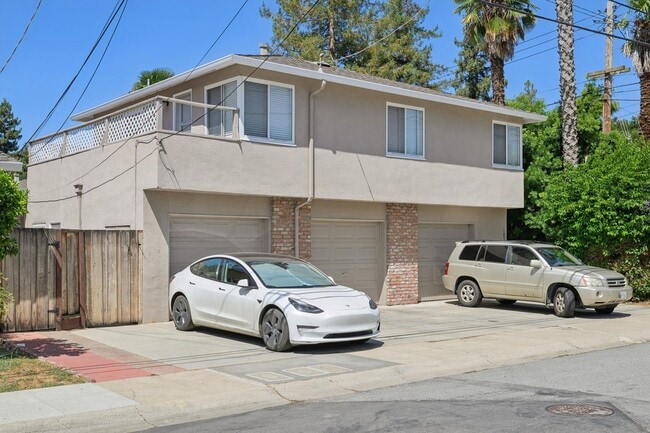 Building Photo - 1030 Florence Ln
