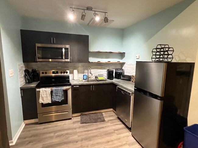 Building Photo - 3848 Floyd Rd