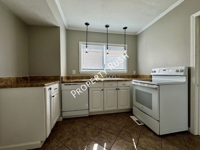 Building Photo - 4502 S Choctaw Dr