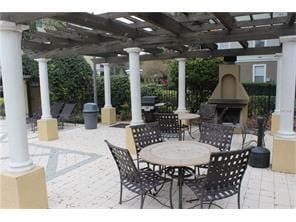 Building Photo - RIVERVIEW: 2 bed/1 bath, 3rd floor Condo