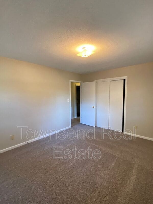 Building Photo - 6326 Greyfield Rd