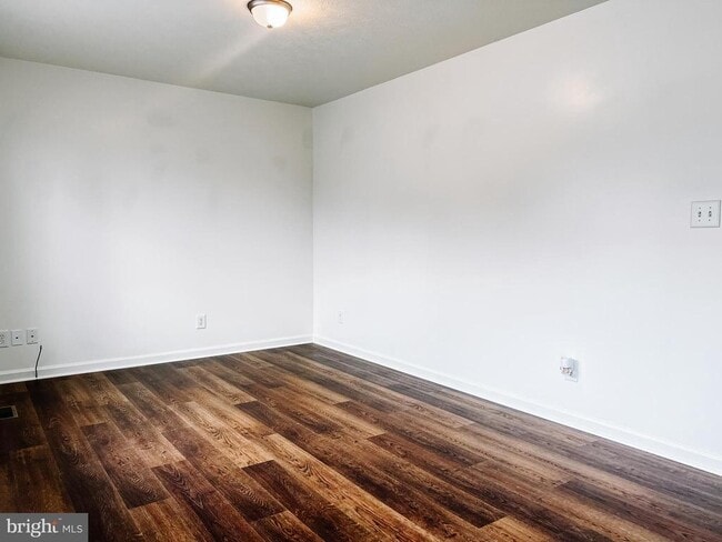 Building Photo - 104 Basin Dr