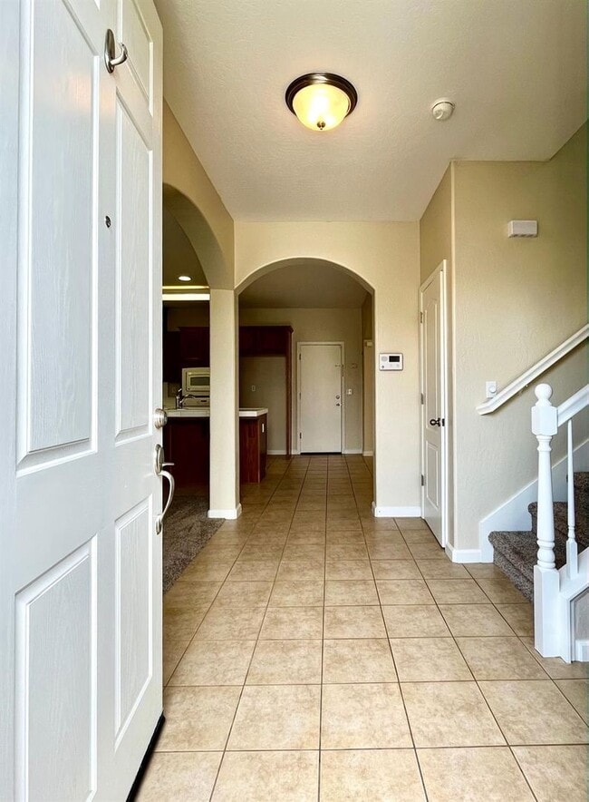 Building Photo - 4 Bedroom NW Fresno Home for Lease