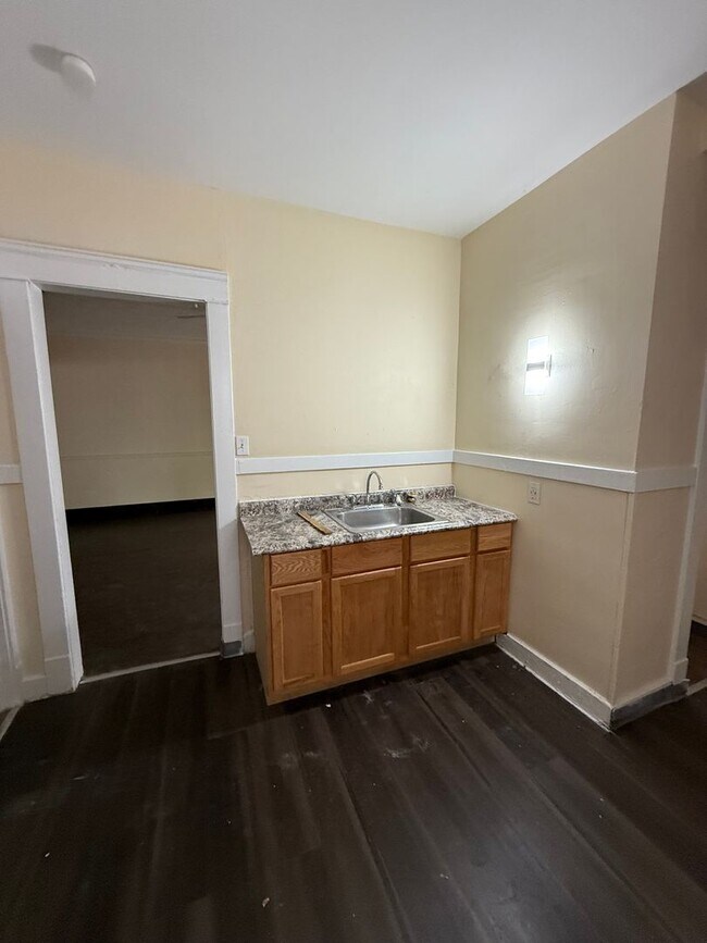 Building Photo - 1519-1525 Clark Ave