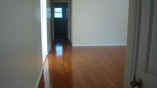 Building Photo - 1507 Anny Dr W