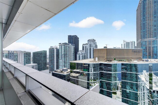 Building Photo - 1395 Brickell Ave