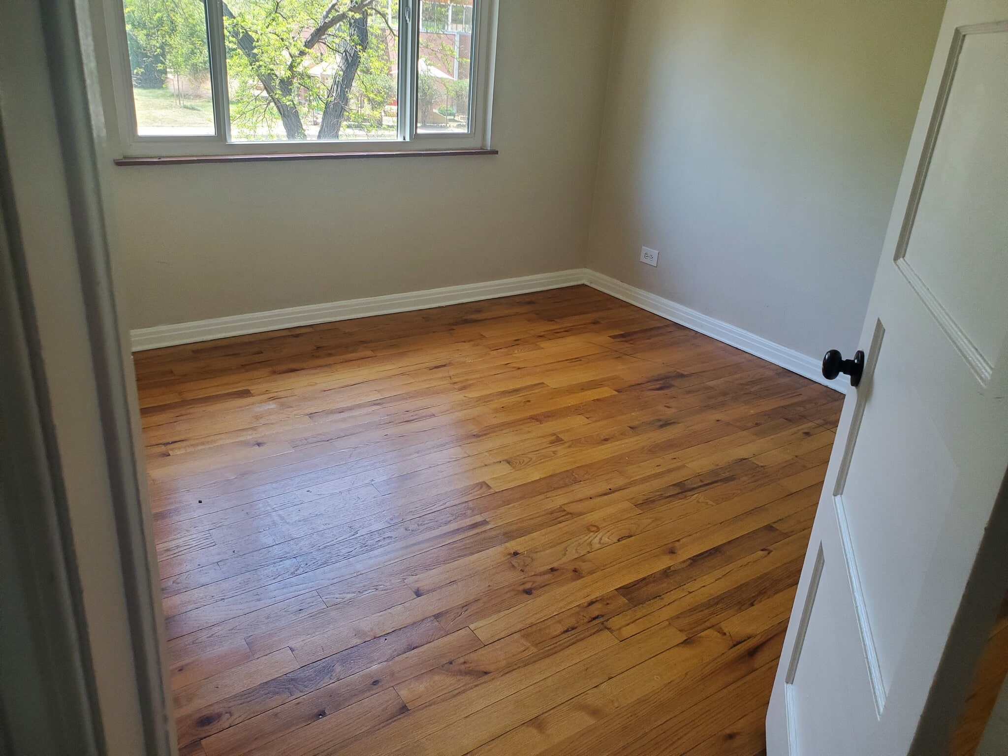 bedroom - 3335 N Harrison St
