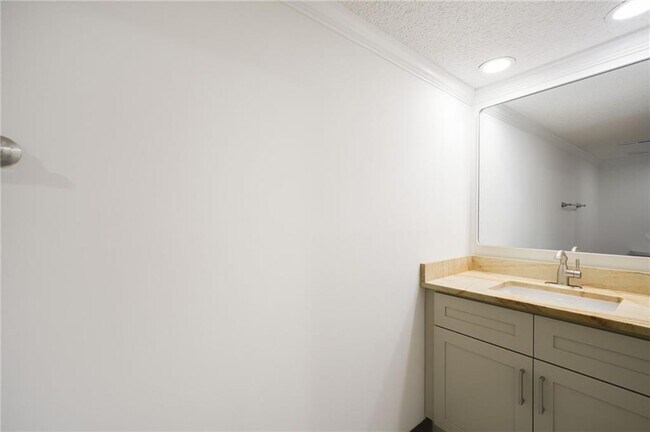 Building Photo - 570 Idlewood Dr NW
