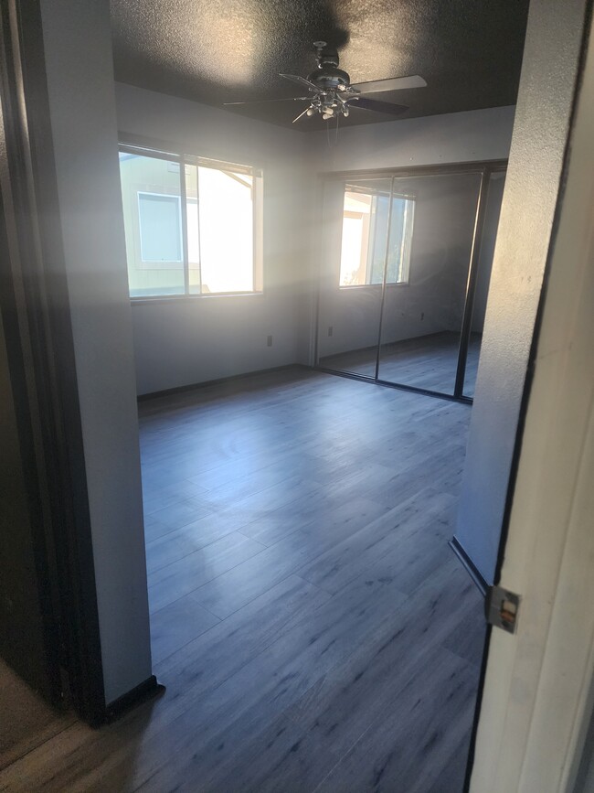 Building Photo - 2560 Avenida Del Vista