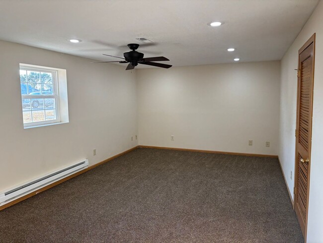 Building Photo - 3 Bedroom, 3.5 Bath w/Garage Single Family Home in Camanche, IA