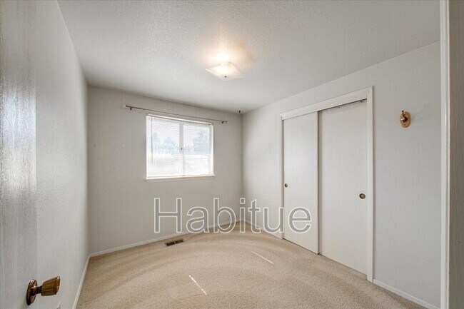 Building Photo - 2924 S Holden Ave