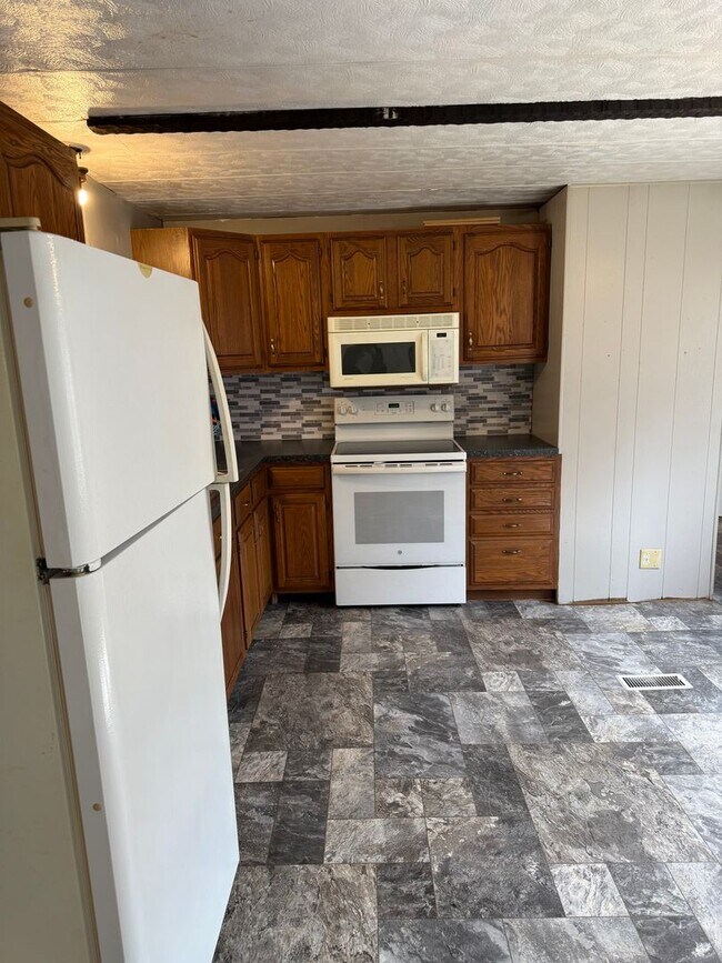 Building Photo - 14 Peach Orchard Rd