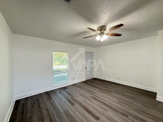 Building Photo - 106 Covina Ave