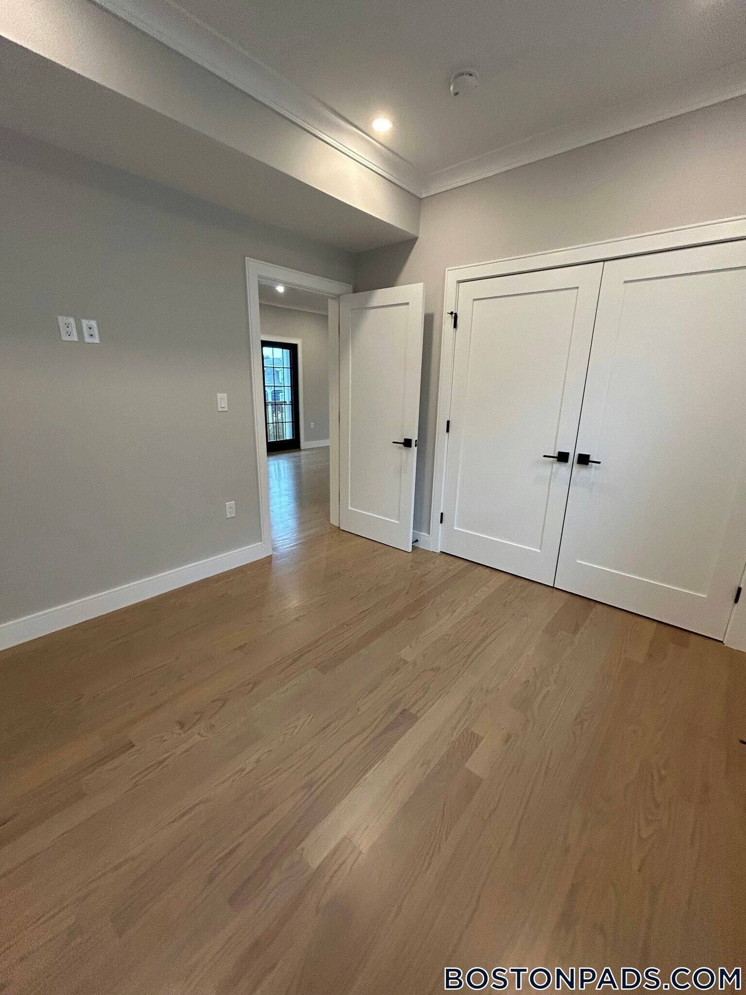 Building Photo - 285 Lamartine St