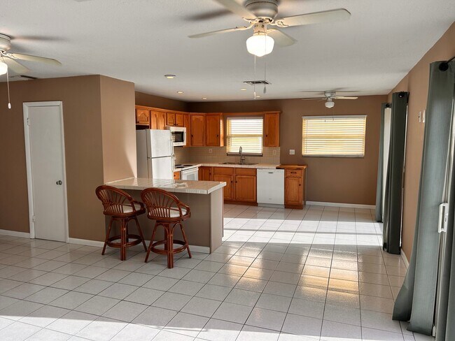 Building Photo - 1635 Pandorea Ln
