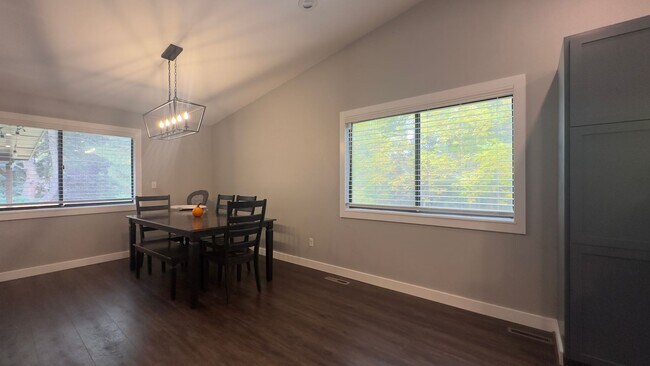 Building Photo - Great House in Parkwood