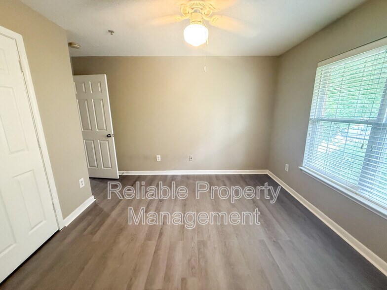 Building Photo - 1513 Kenmore Dr