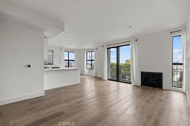 Building Photo - 8811 Burton Way