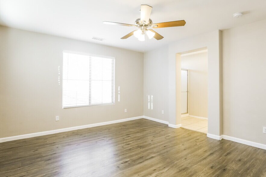 Building Photo - 8411 W Lewis Ave