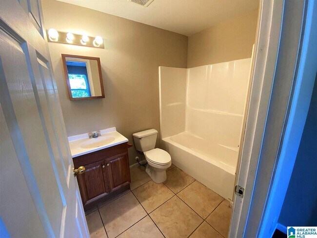 Building Photo - 510 Skyview Dr