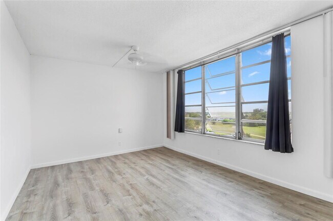 Building Photo - 2671 S Course Dr