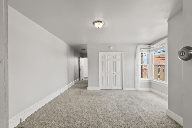 Building Photo - Beautiful 3BR 2.5 BA Townhouse in Downtown...