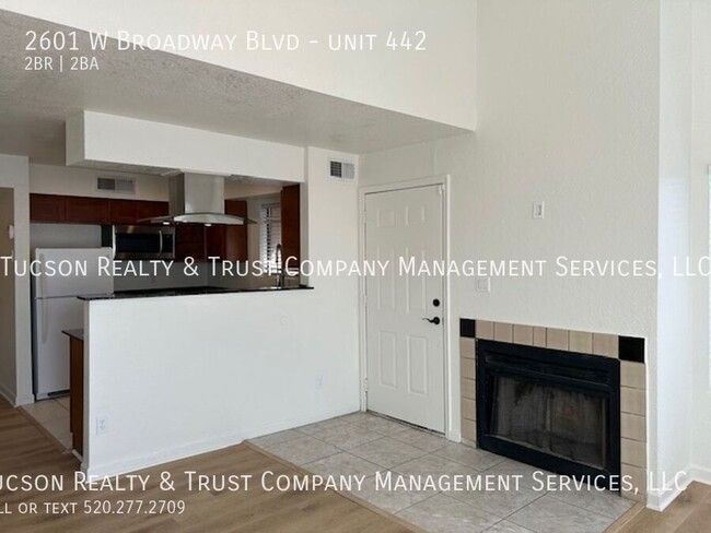 Building Photo - 2 BD 2 BA Condo - West Side