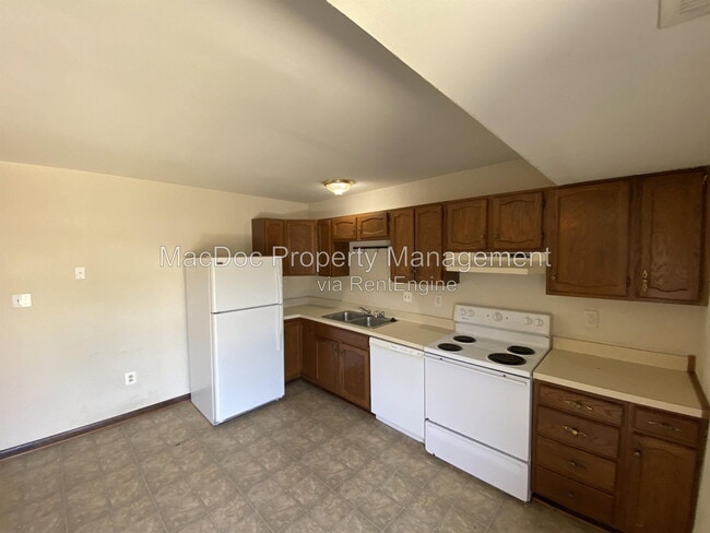 Building Photo - 5145 Cottonwood Ct