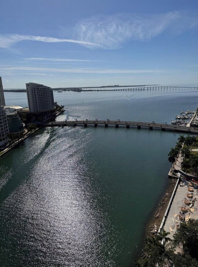 Building Photo - 485 Brickell Ave