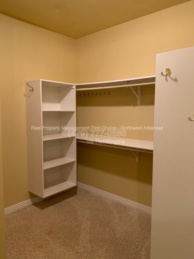 Building Photo - 300 Genesis Dr