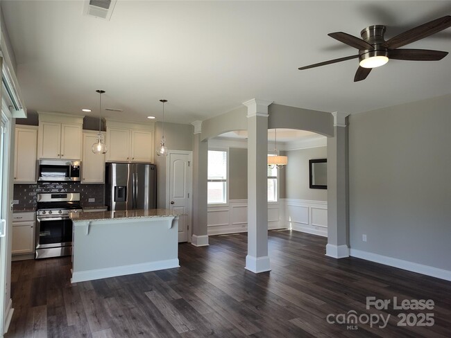 Building Photo - 170 Pine Eagle Dr
