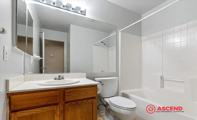 Building Photo - Wonderful 4 Bedroom Located in Laurel Glen Area!