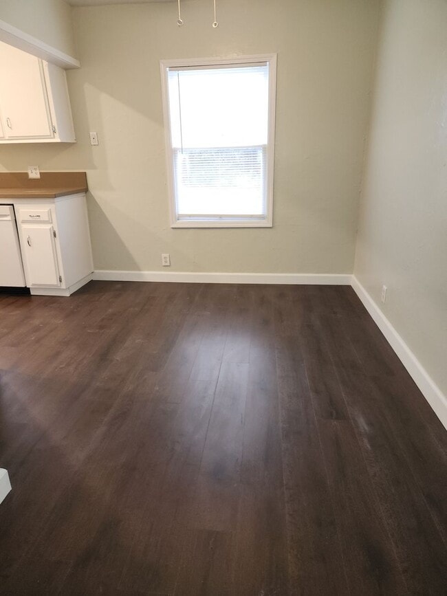 Building Photo - East Bakersfield Home - JUST REDUCED!