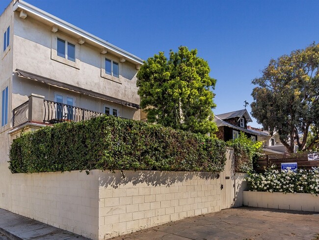 Front Gate with parking - 15 Clubhouse Ave