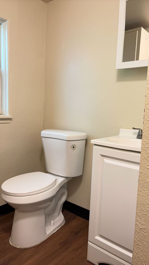 Building Photo - FREE PETS & UTILITIES BUNDLED! Walk to School of Mines from this Prime 2BR Golden Apt