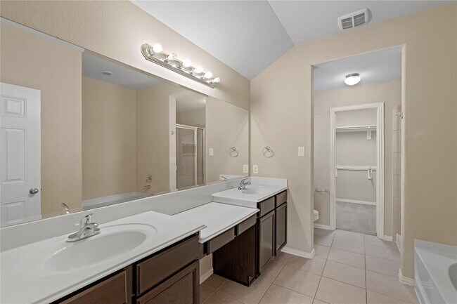Building Photo - 223 Golden Grain Dr