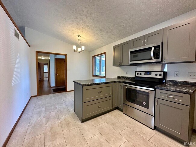 Building Photo - 1830 E Thornton Dr