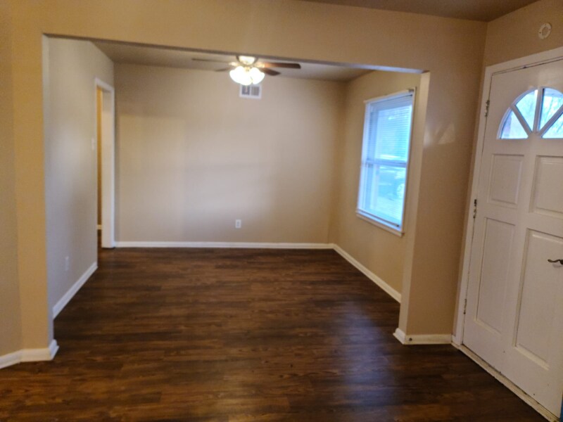 Building Photo - 2539 Hillsboro Ave