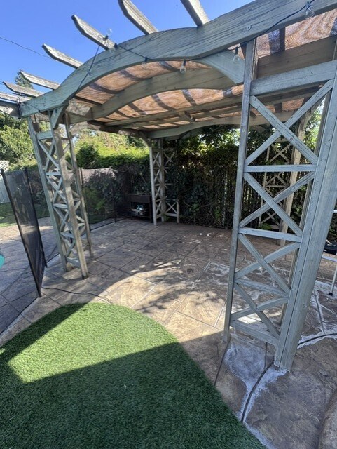 Building Photo - 406 N Fairview St