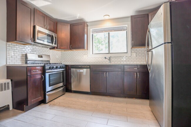 Building Photo - 6807 N Ridge Blvd