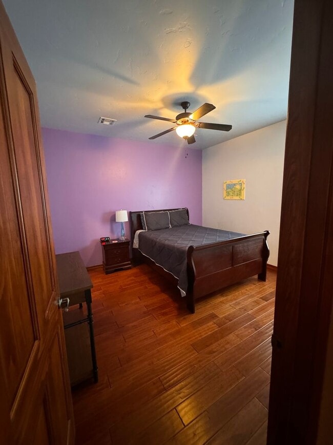 Building Photo - Gorgeous Fully Furnished rental on 1 acre, flexible lease term