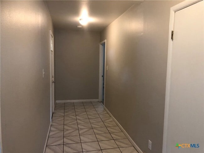Building Photo - 1175 Canyon Dr