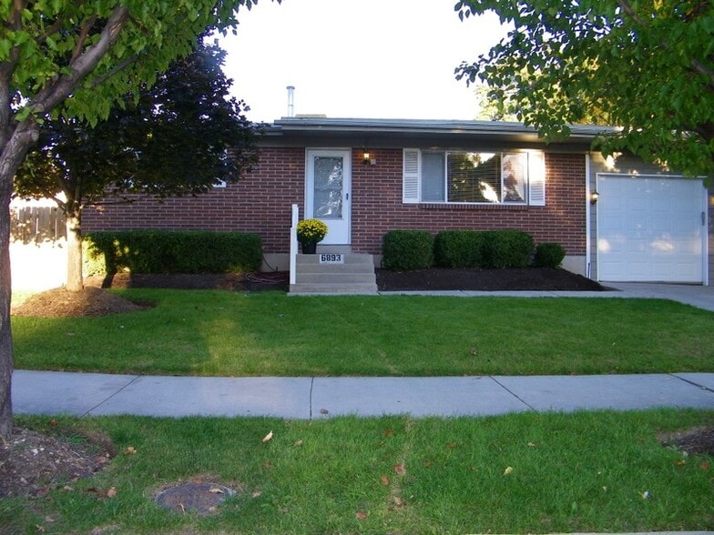 Building Photo - 6893 Rhonda Ave