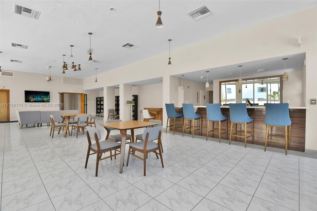 Building Photo - 9225 Collins Ave