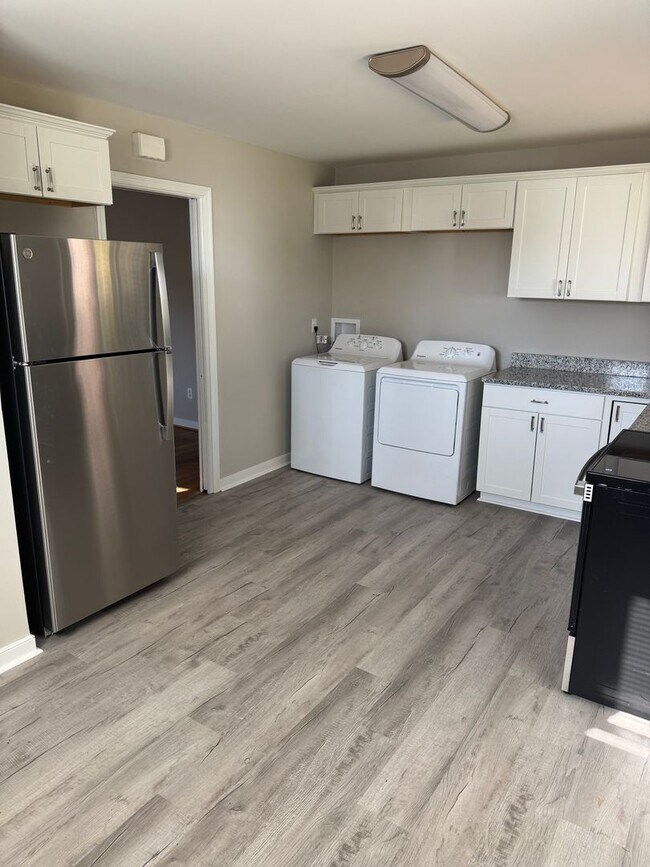 Building Photo - Charming 3 bedroom home in West End Manor ...