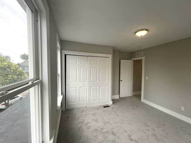 Building Photo - 85 Reeb Ave