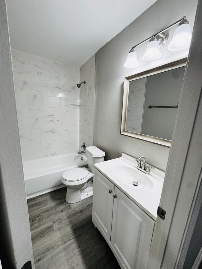 Building Photo - 7440 Bomer Dr
