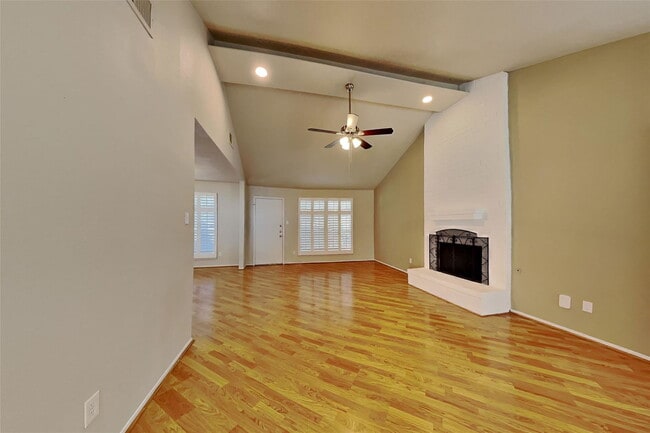 Building Photo - 20 Early Dawn Ct