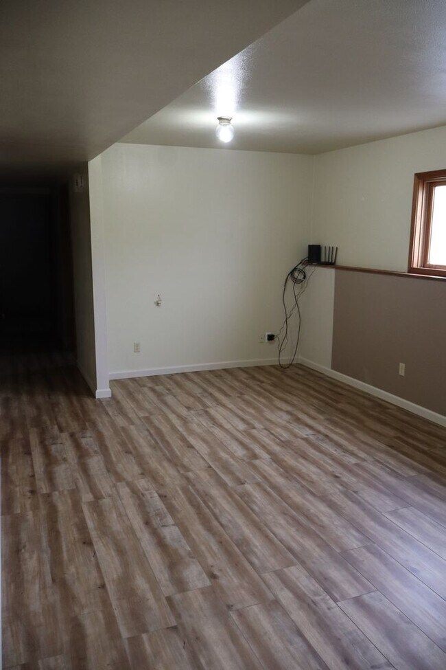 Building Photo - Spacious Home with Large pet friendly yard